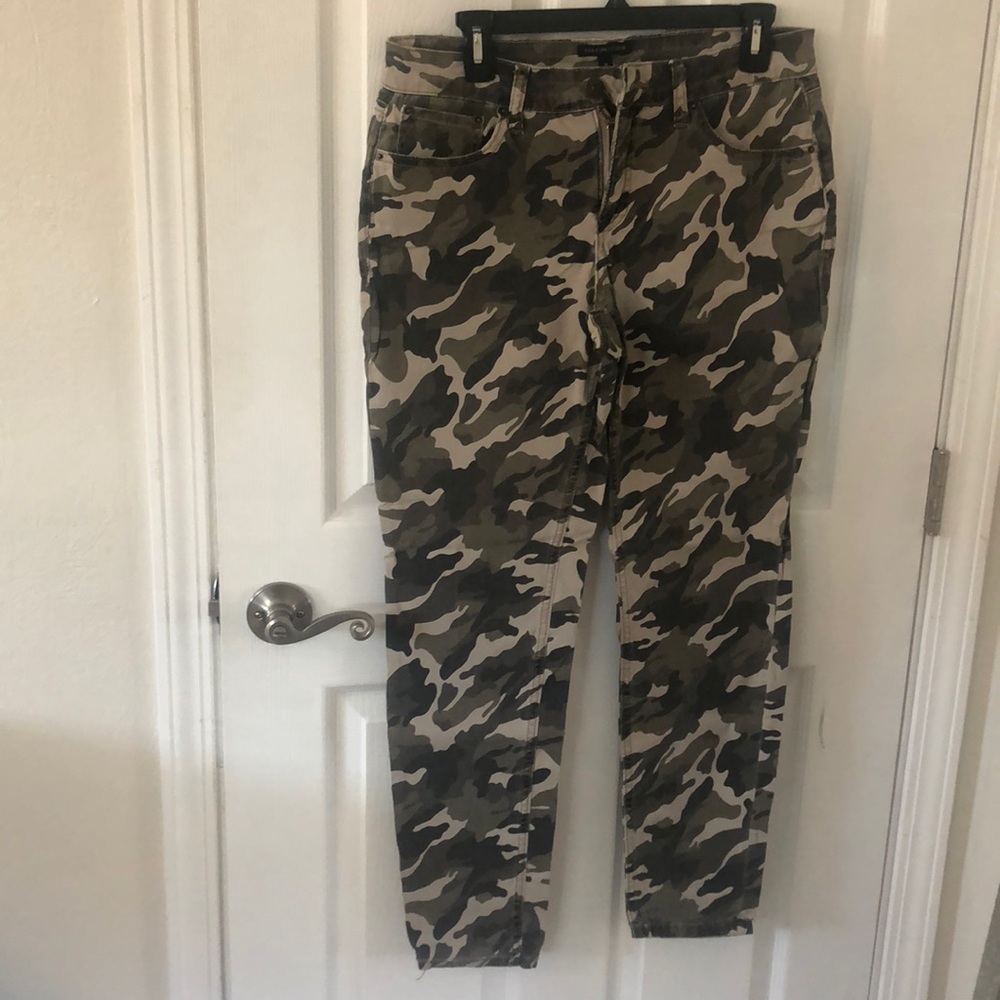Signature Studio camo pants
